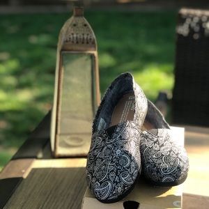 Paisley Classic Toms size 7.5